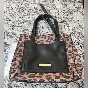 Nine West Leopard print and black purse! In awesome condition.